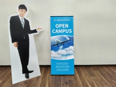 国際航空専門学校様　Lバナースタンド